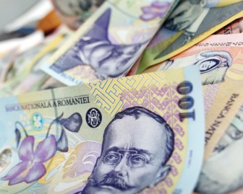 Leul s-a apreciat vineri faţă de euro şi dolar